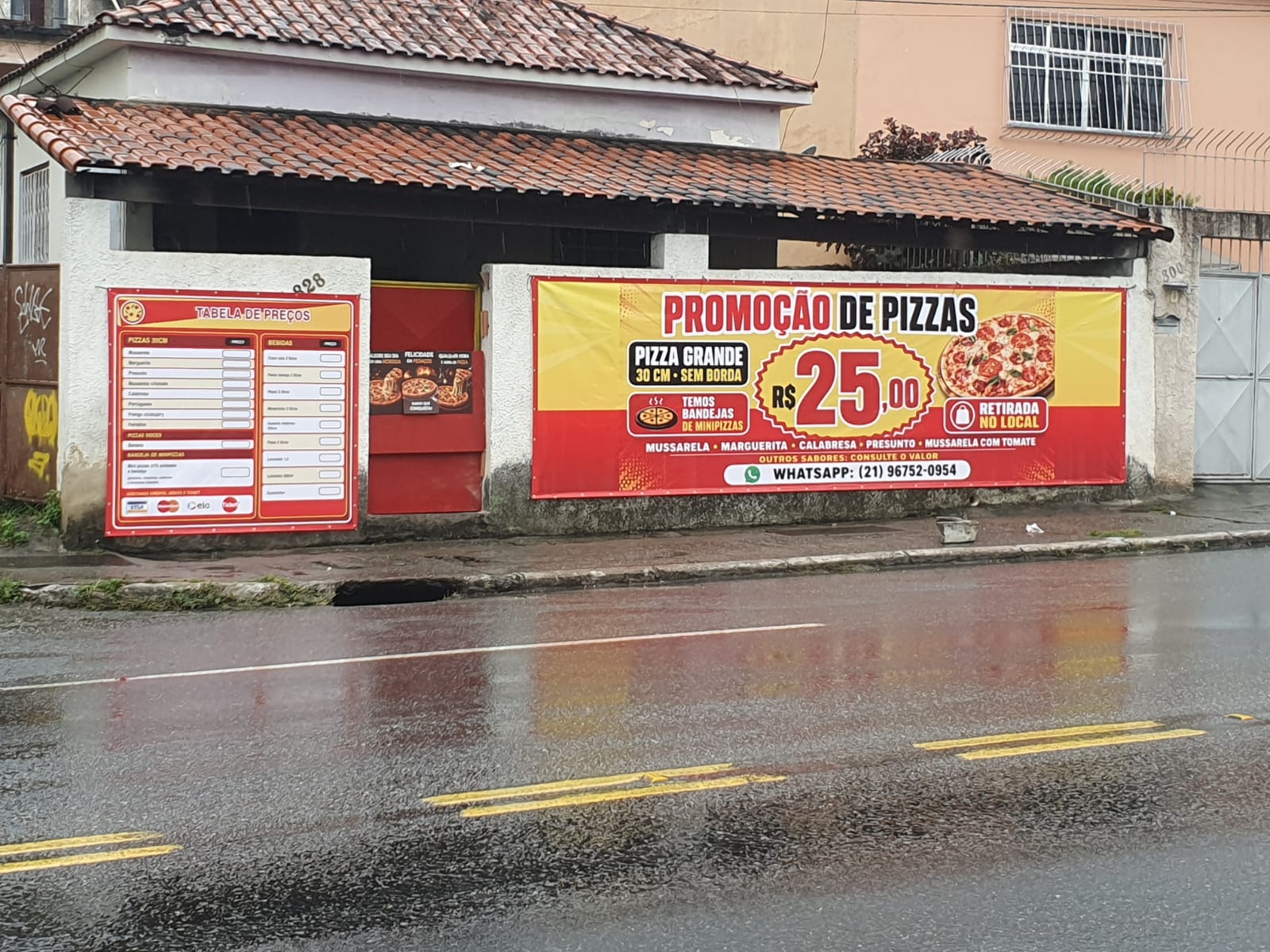 Fachada da Pizzaria da Solinho na Rua Doutor Getúlio Vargas, 828
